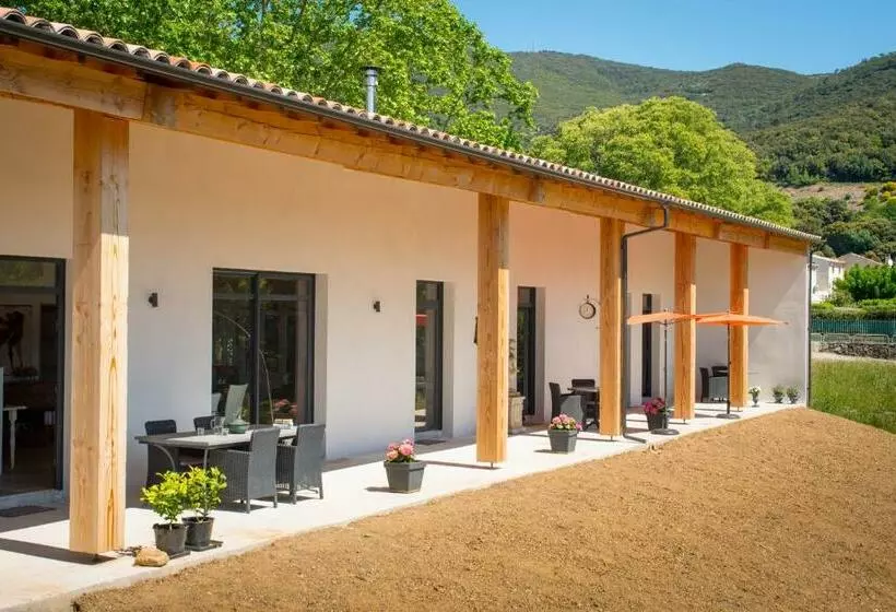 Aamiaismajoitus (B&B) Villa D Illouvre