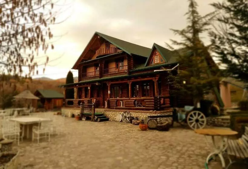 ホテル Sofra Kolonjare Agroturizem