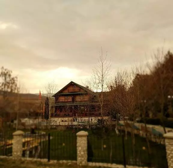 ホテル Sofra Kolonjare Agroturizem