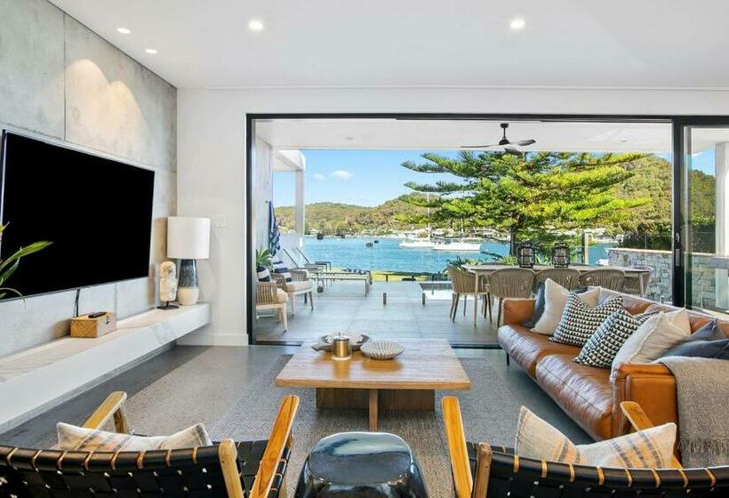 Le Booker Beachfront