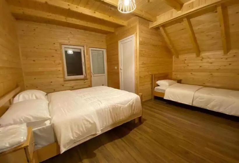 ペンション Adenisi Guesthouse