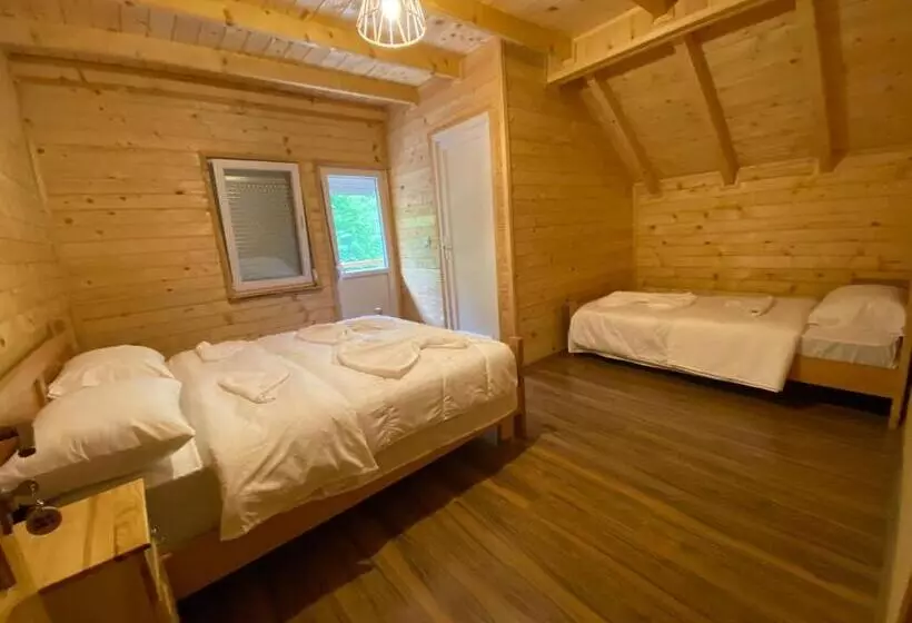 ペンション Adenisi Guesthouse