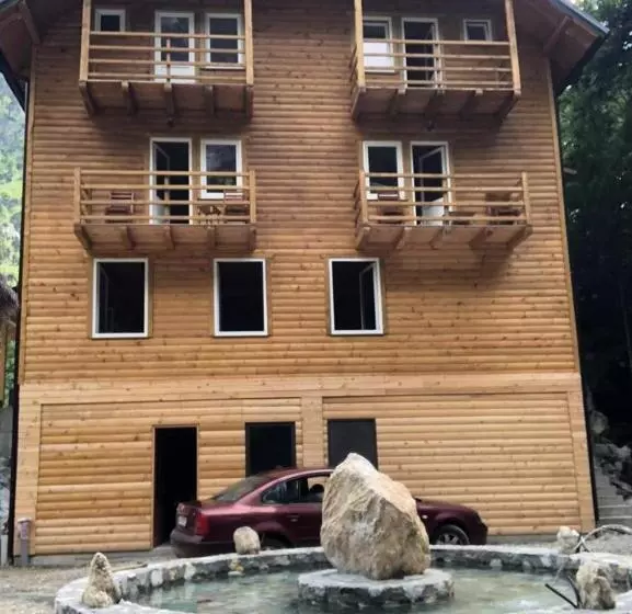 ペンション Adenisi Guesthouse