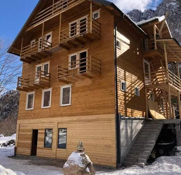 ペンション Adenisi Guesthouse