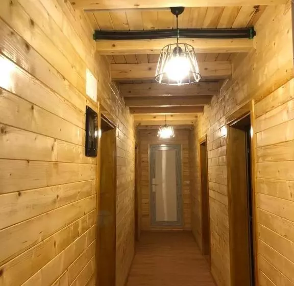 ペンション Adenisi Guesthouse