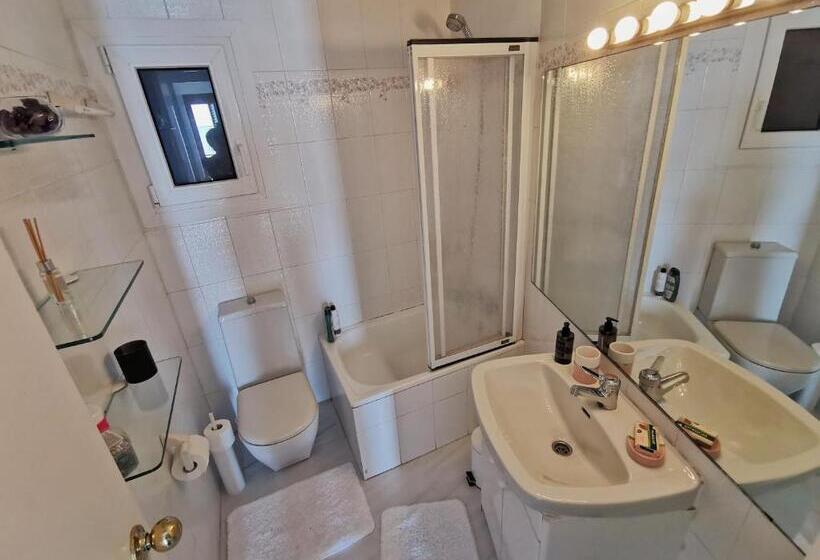 Spacious Seafront Apartment