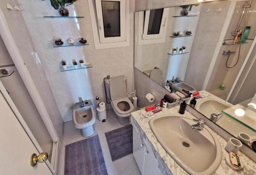 Spacious Seafront Apartment