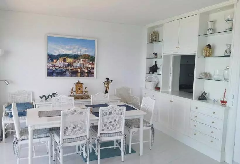 Spacious Seafront Apartment