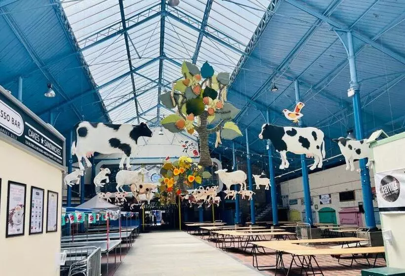 Tanglewood House Abergavenny With Private Parking