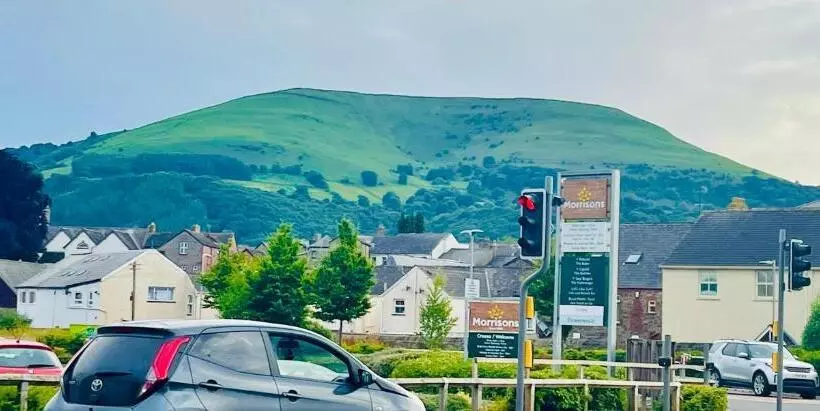 Tanglewood House Abergavenny With Private Parking