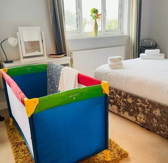 Tanglewood House Abergavenny With Private Parking