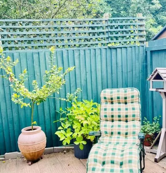 Tanglewood House Abergavenny With Private Parking