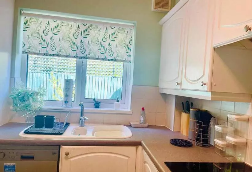 Tanglewood House Abergavenny With Private Parking