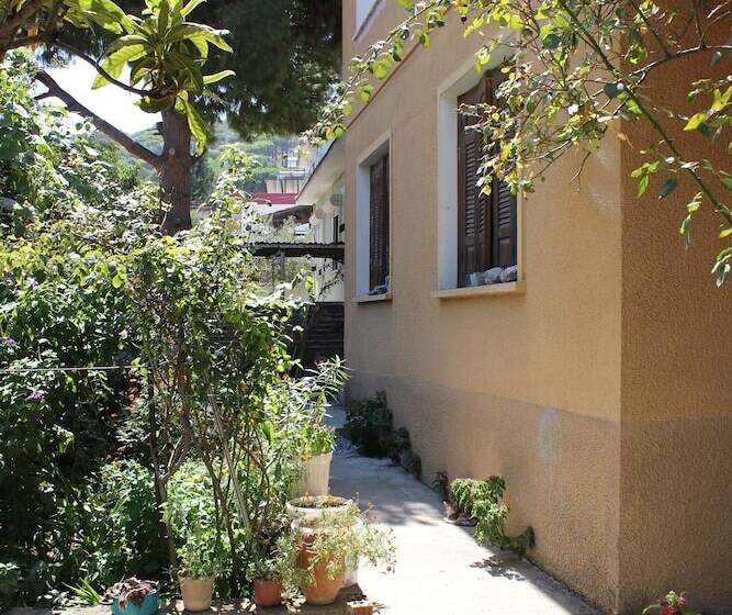 مبيت وإفطار Ayvalık Pansiyon