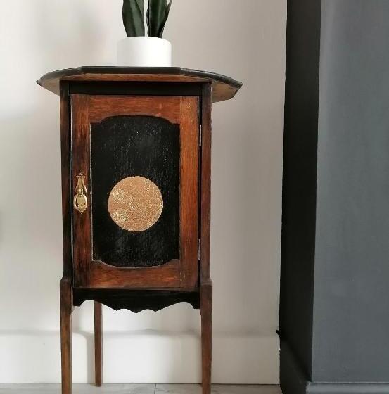 Stylish 2 Bedroom Home In Peaceful Area   Easy M5 Access & Free Parking