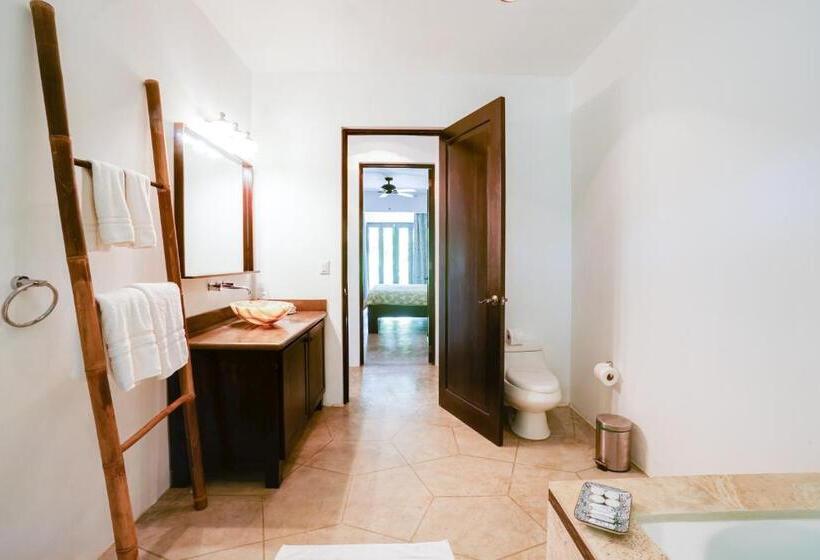 هتل Makara Suite Mariposa Ground Floor