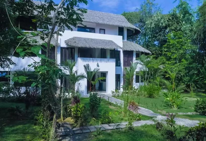 Hotelli Makara Suite Mariposa Ground Floor