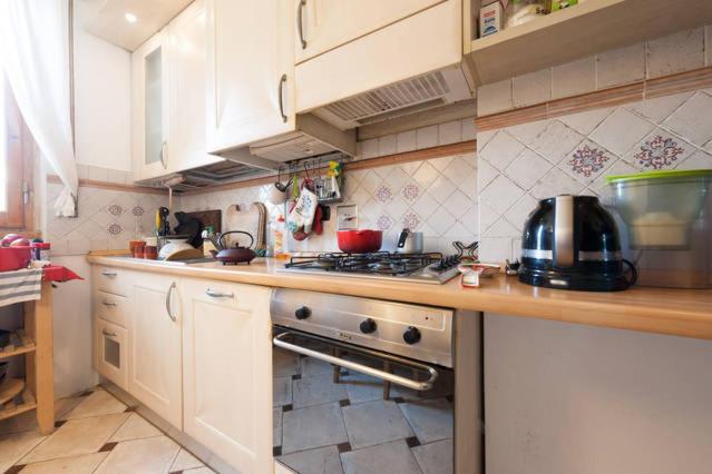 پانسیون Locchi