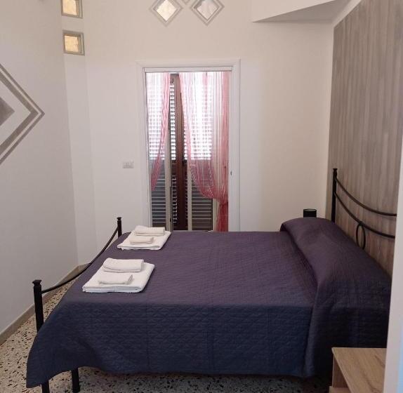 Пансион Marielle Maison Red/grey