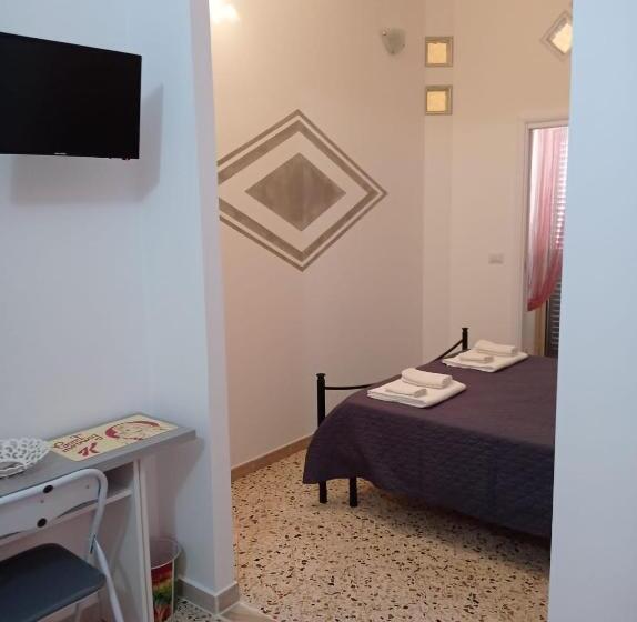 Пансион Marielle Maison Red/grey