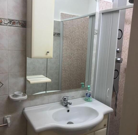 Пансион Marielle Maison Red/grey