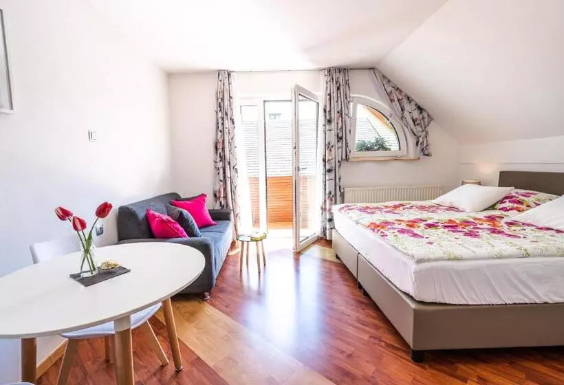 Majatalo Rooms Močilnik