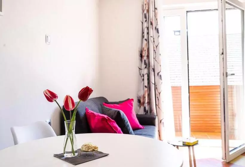 Majatalo Rooms Močilnik