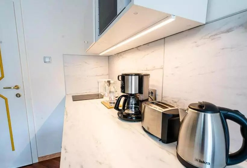 Majatalo Rooms Močilnik