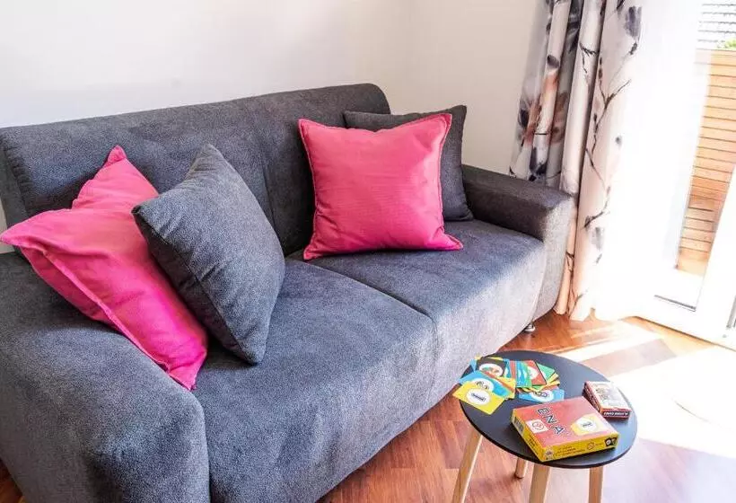 Majatalo Rooms Močilnik