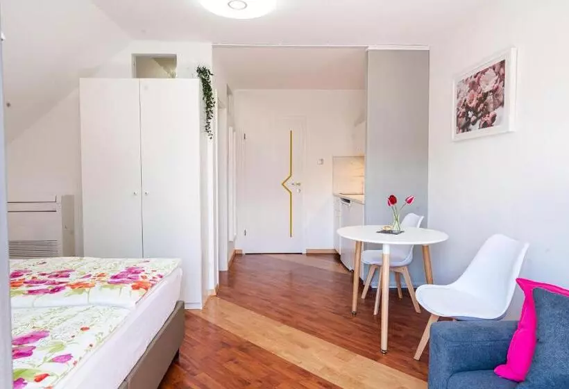 Majatalo Rooms Močilnik