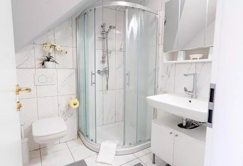 Majatalo Rooms Močilnik