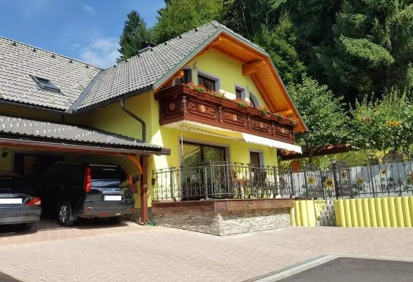 Majatalo Rooms Močilnik