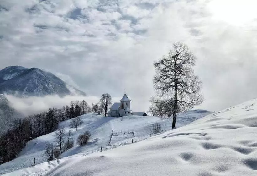 Majatalo Rooms Močilnik