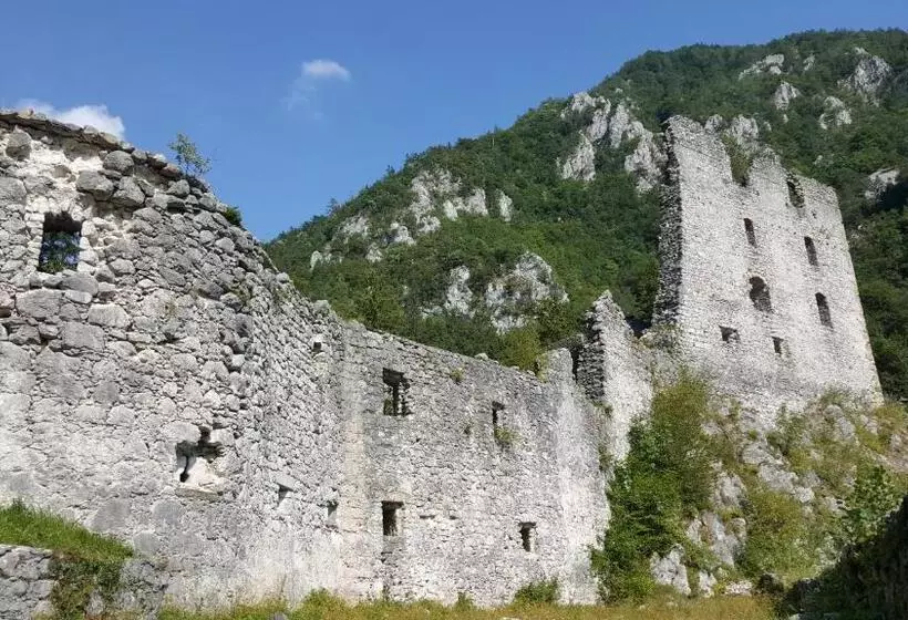 Majatalo Rooms Močilnik