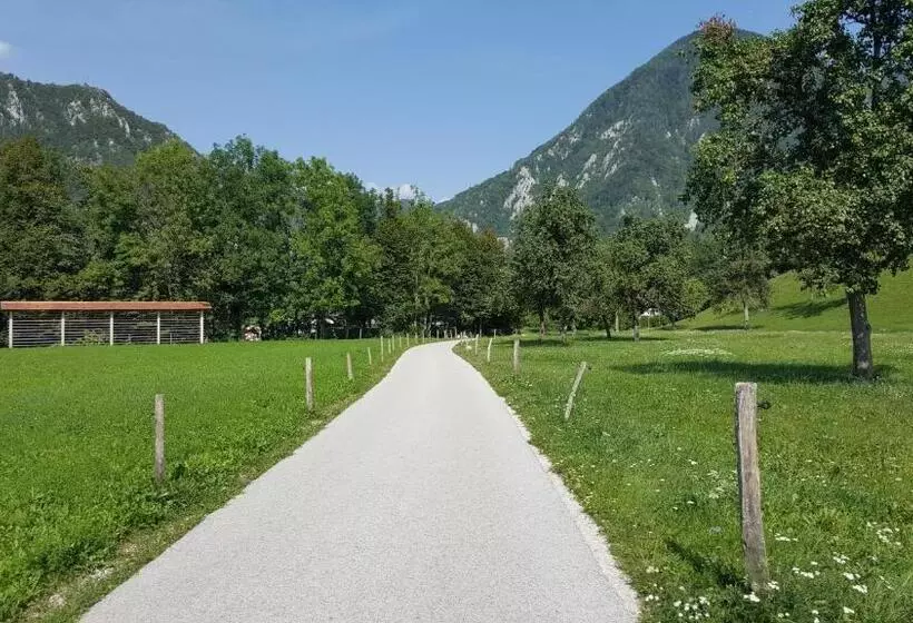 Majatalo Rooms Močilnik