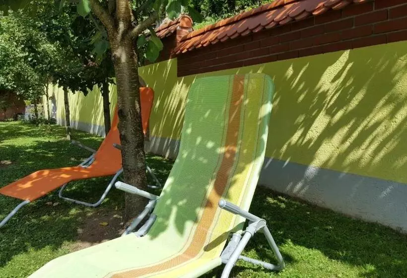 Majatalo Rooms Močilnik