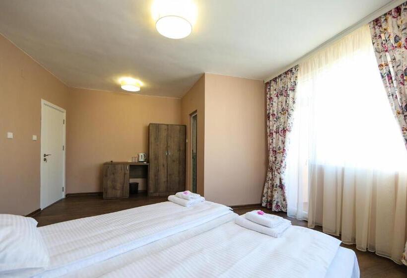 بنسيون The Secret Garden