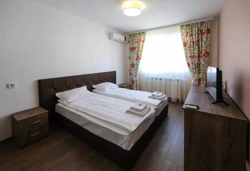 Majatalo The Secret Garden