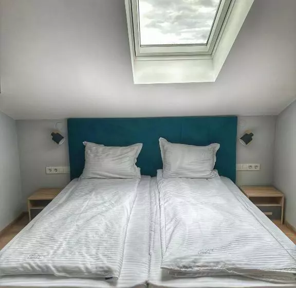 Majatalo The Secret Garden