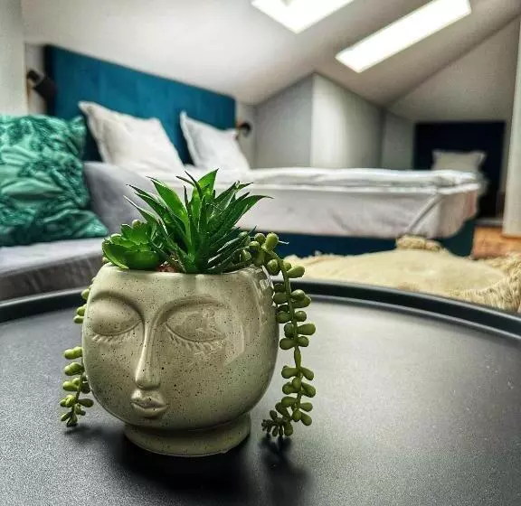 Majatalo The Secret Garden