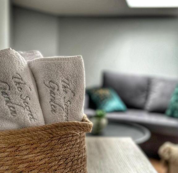 بنسيون The Secret Garden