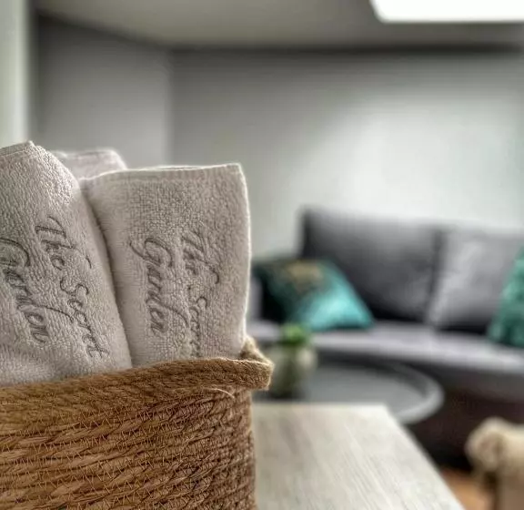 Majatalo The Secret Garden