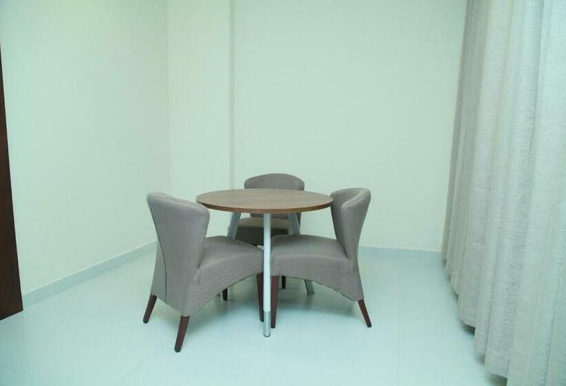 הוסטל Vavas Inn & Suites