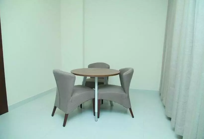 ユースホステル Vavas Inn & Suites