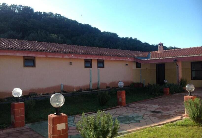 هتل Agriturismo Sogno Latino