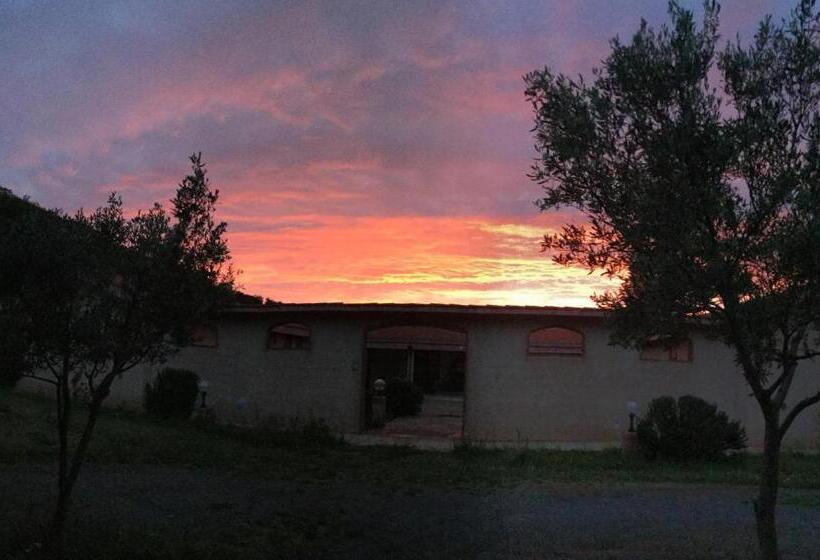 هتل Agriturismo Sogno Latino