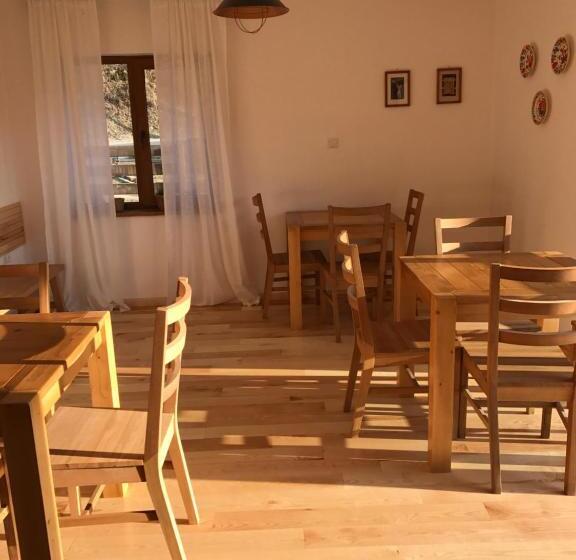 פנסיון Anahouse