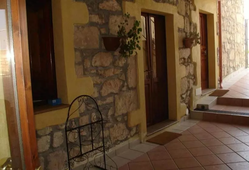 ベッドアンドブレックファースト S Alzolitta