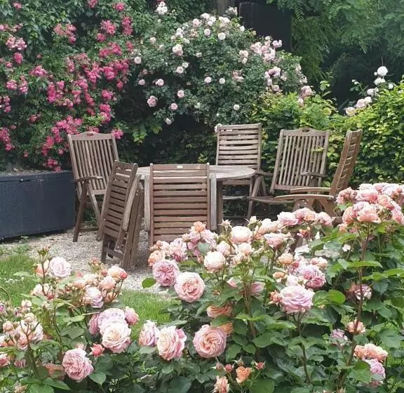 Bed and Breakfast Rosindell Cottage