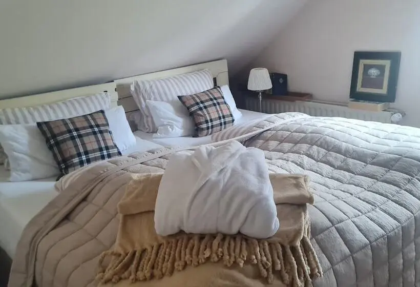 ベッドアンドブレックファースト Rosindell Cottage